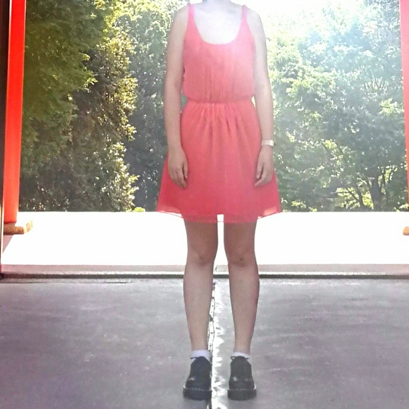Sleeveless coral chiffon dress - Picture 5 of 5